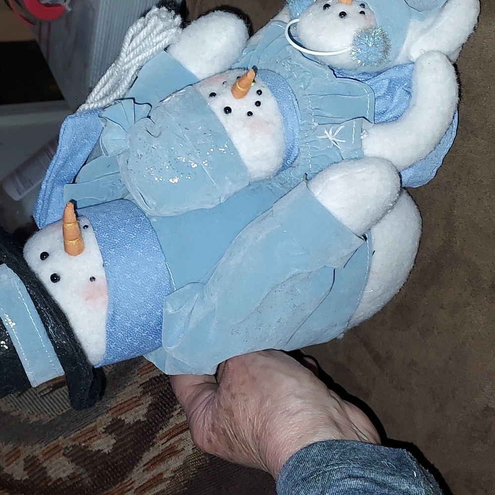 Adorable Plysh Snowman Family Figurine. 10" - Picture 7 of 8